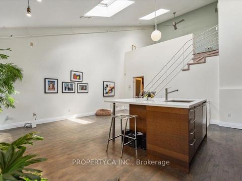 Photo 3 at 204 - 670 Richmond Street W, Niagara, Toronto
