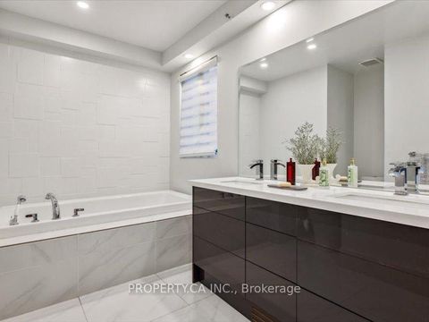 Photo 11 at 204 - 670 Richmond Street W, Niagara, Toronto