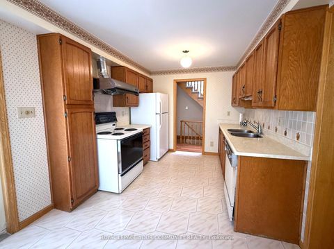 Photo 3 at 90 Belinda Square, Steeles, Toronto