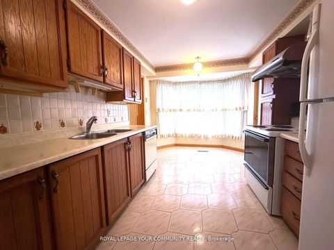 Photo 4 at 90 Belinda Square, Steeles, Toronto