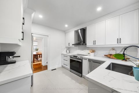 Photo 11 at 212 York Mills Road, Windfields, Toronto