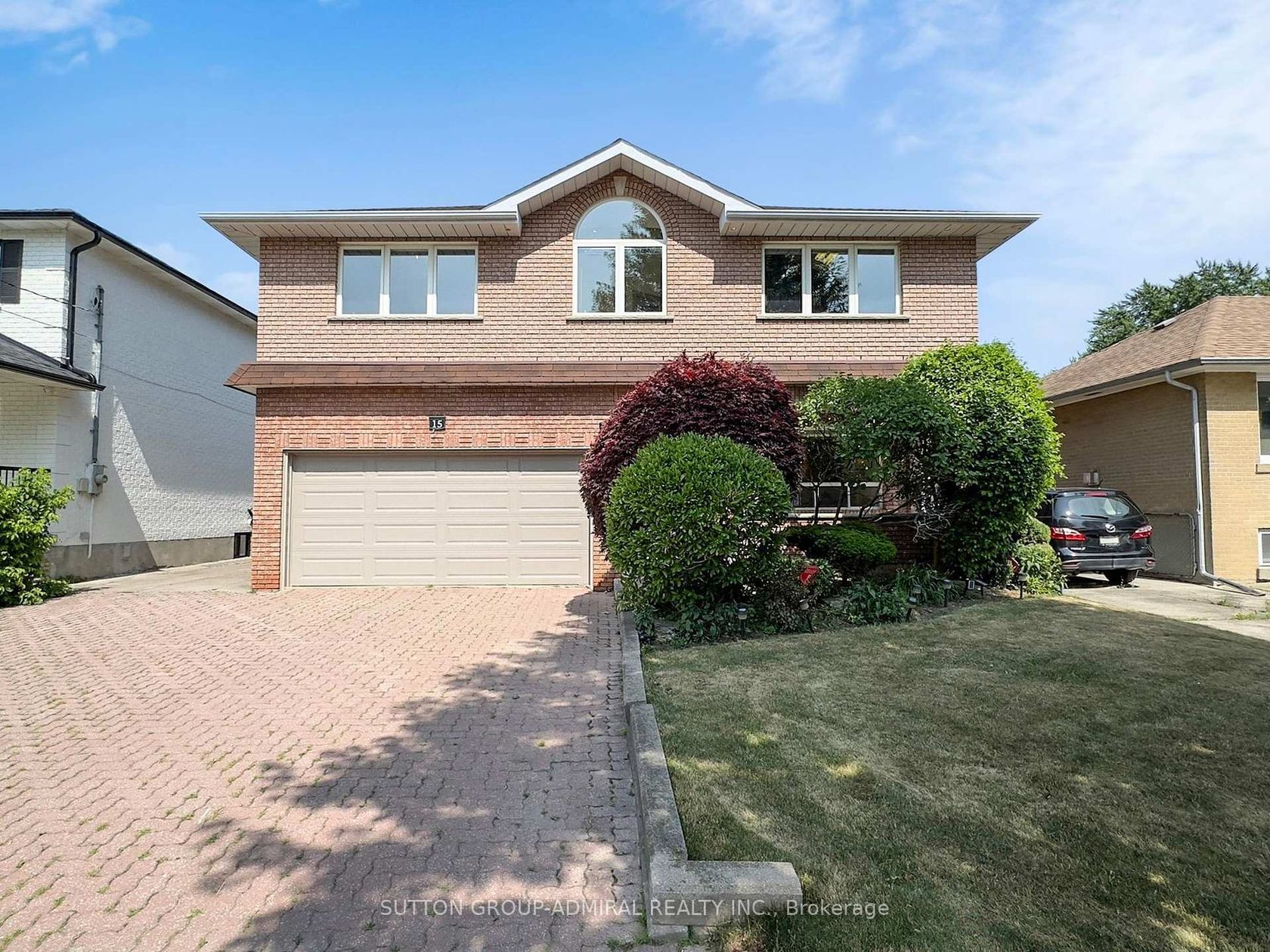 15 Gorman Park, Clanton Park, Toronto 