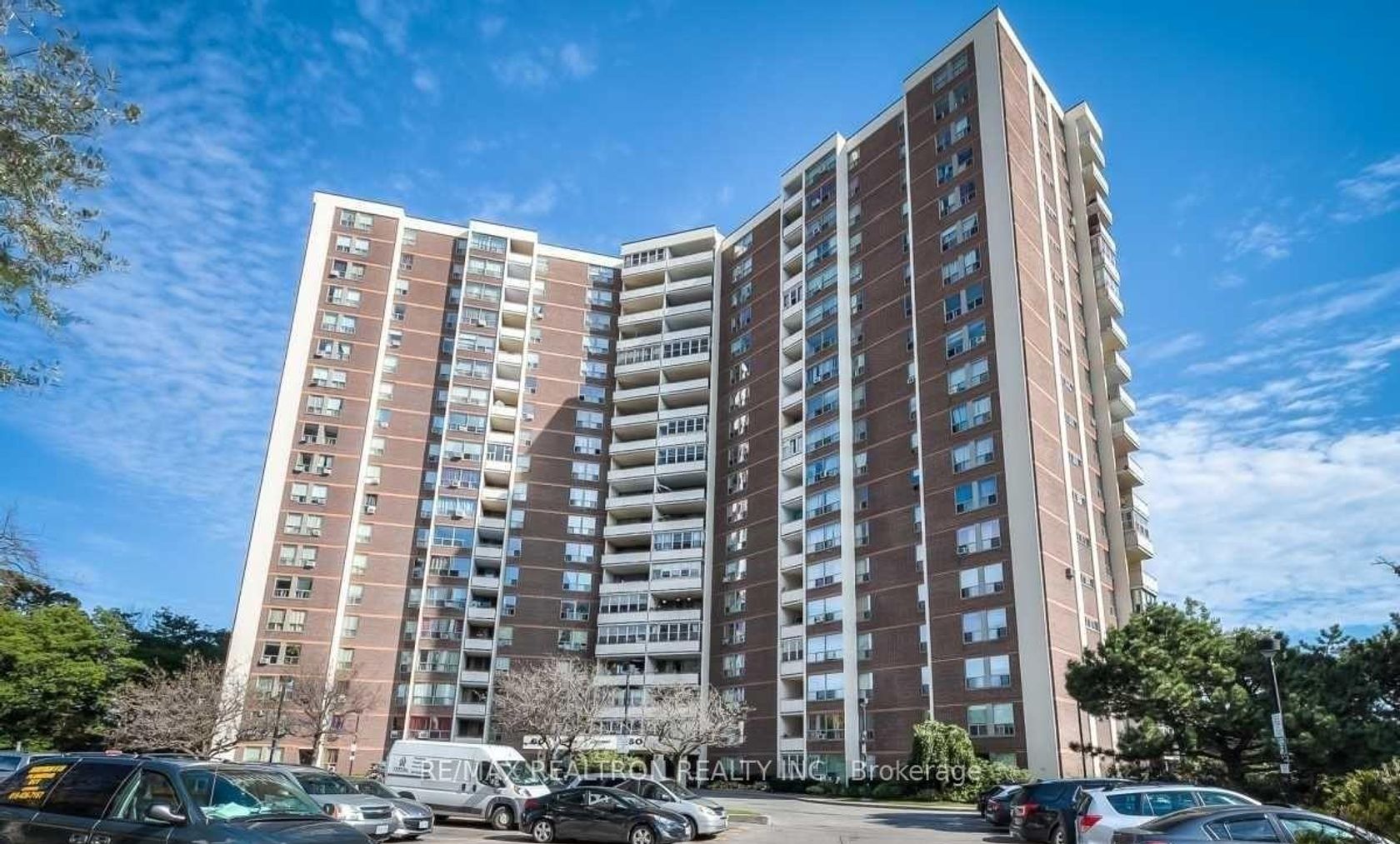 1804 - 60 Pavane Linkway Way, Flemingdon Park, Toronto 
