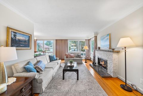 Photo 2 at 232 Newton Drive, Newtonbrook East, Toronto
