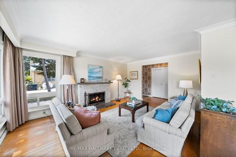 Photo 4 at 232 Newton Drive, Newtonbrook East, Toronto