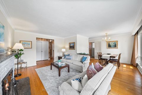 Photo 5 at 232 Newton Drive, Newtonbrook East, Toronto