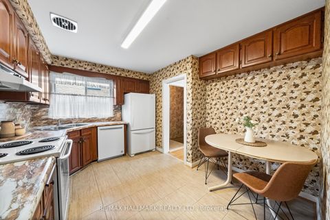 Photo 8 at 232 Newton Drive, Newtonbrook East, Toronto