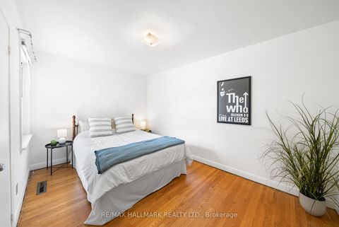 Photo 14 at 232 Newton Drive, Newtonbrook East, Toronto
