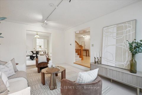 Photo 7 at 50 Simmons Crescent, Aurora Highlands, Aurora