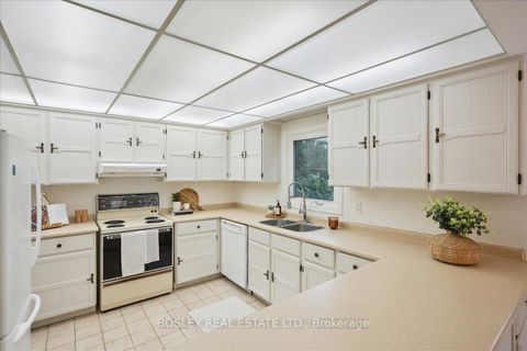 Photo 9 at 50 Simmons Crescent, Aurora Highlands, Aurora