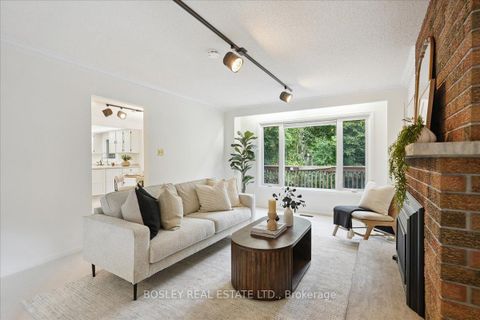 Photo 13 at 50 Simmons Crescent, Aurora Highlands, Aurora