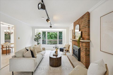 Photo 14 at 50 Simmons Crescent, Aurora Highlands, Aurora