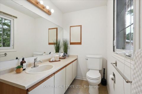 Photo 29 at 50 Simmons Crescent, Aurora Highlands, Aurora