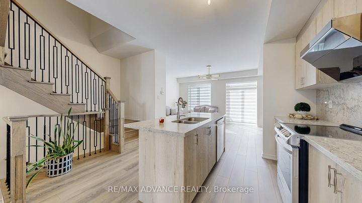 Photo 10 at 33 Origin Way, Patterson, Vaughan