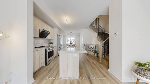 Photo 6 at 33 Origin Way, Patterson, Vaughan