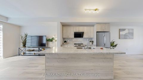 Photo 7 at 33 Origin Way, Patterson, Vaughan