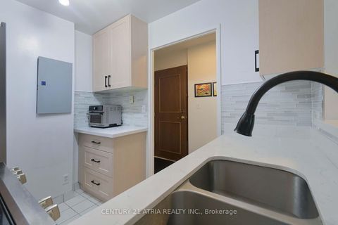 Photo 13 at 710 - 8 Lee Centre Drive, Woburn, Toronto
