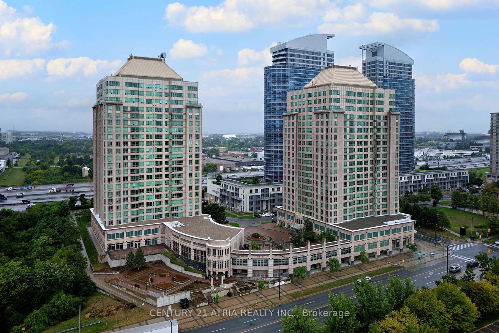710 - 8 Lee Centre Drive, Woburn, Toronto 