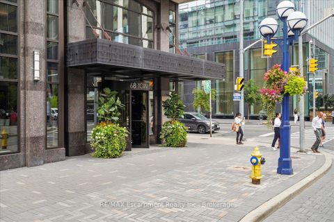 Photo 2 at 304 - 68 Yorkville Avenue, Annex, Toronto