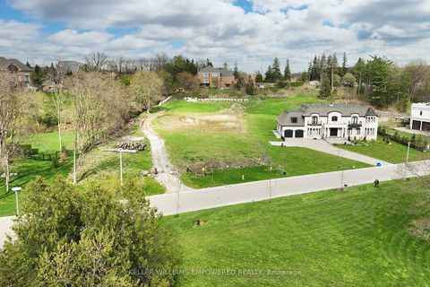 Photo 13 at 15 Honey Locust Court, Rural Vaughan, Vaughan