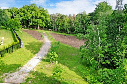 Photo 3 at 2 Honey Locust Court, Rural Vaughan, Vaughan