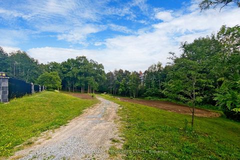 Photo 5 at 2 Honey Locust Court, Rural Vaughan, Vaughan