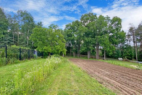 Photo 6 at 2 Honey Locust Court, Rural Vaughan, Vaughan