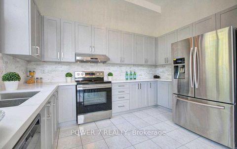 Photo 13 at 85 Queensway Drive, Rouge Woods, Richmond Hill