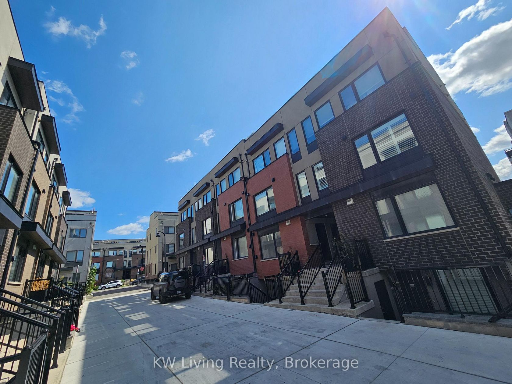 14 - 142 William Duncan Road, CFB, Toronto 