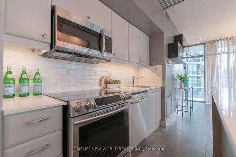 Photo 9 at 703 - 33 Charles Street E, Yonge Corridor, Toronto