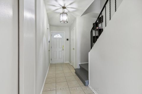Photo 3 at 139 Huntingdale Boulevard, L'Amoreaux, Toronto