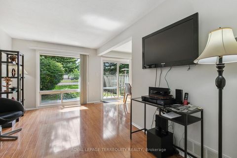Photo 7 at 139 Huntingdale Boulevard, L'Amoreaux, Toronto