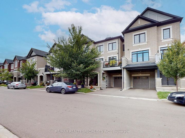 Photo 2 at 28 Backwater Trail, Northwest Brampton, Brampton