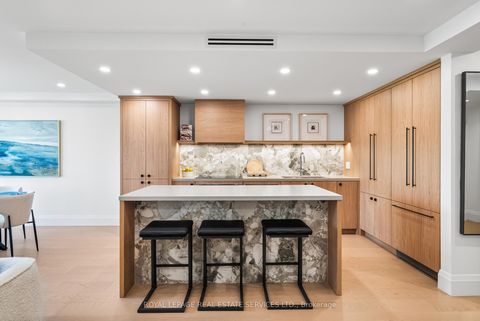 Photo 7 at 402 - 349 St.Clair Avenue W, Casa Loma, Toronto