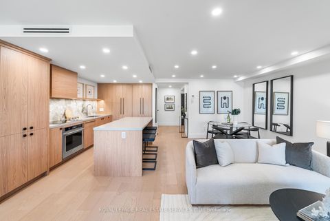 Photo 11 at 402 - 349 St.Clair Avenue W, Casa Loma, Toronto