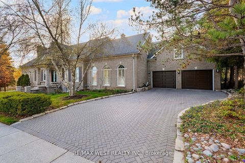 Photo 1 at 5 Humberview Drive, Islington Woods, Vaughan