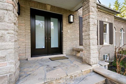 Photo 5 at 5 Humberview Drive, Islington Woods, Vaughan