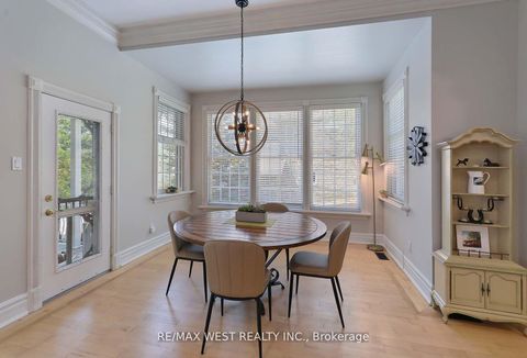 Photo 14 at 5 Humberview Drive, Islington Woods, Vaughan