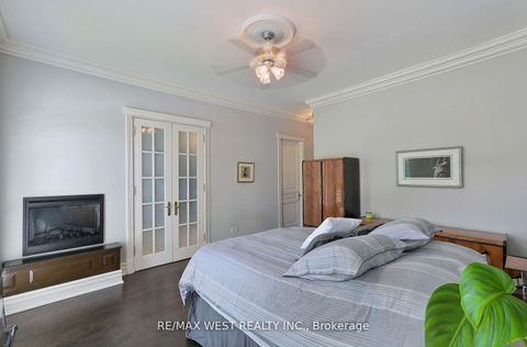 Photo 18 at 5 Humberview Drive, Islington Woods, Vaughan