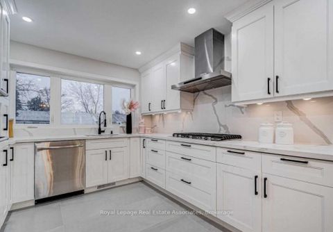 Photo 7 at 21 Davistow Crescent, Jamestown, Toronto