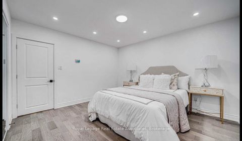 Photo 10 at 21 Davistow Crescent, Jamestown, Toronto