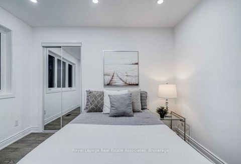 Photo 12 at 21 Davistow Crescent, Jamestown, Toronto