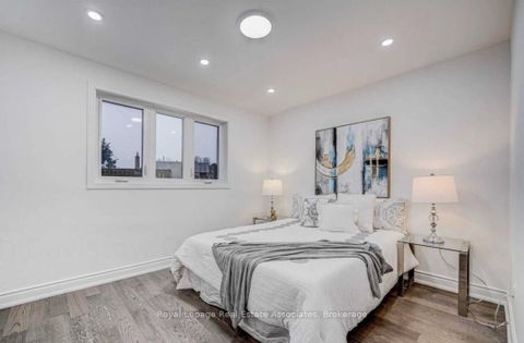 Photo 14 at 21 Davistow Crescent, Jamestown, Toronto