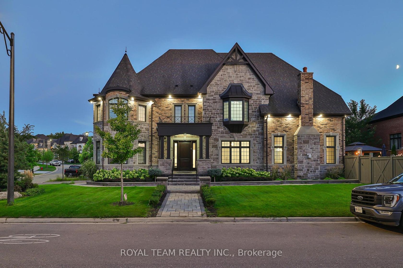 1 Ria Court, King City, King 
