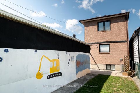 Photo 35 at 17 Kersdale Avenue, Eglinton West, Toronto