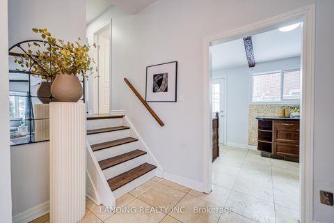 Photo 2 at 61 Kingslake Road, Don Valley Village, Toronto