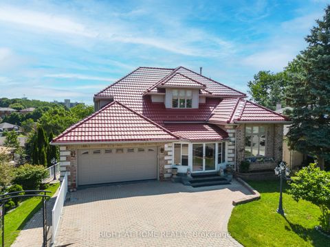 Photo 1 at 11 Thackeray Crescent, Letitia Heights, Barrie