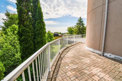 Photo 3 at 11 Thackeray Crescent, Letitia Heights, Barrie