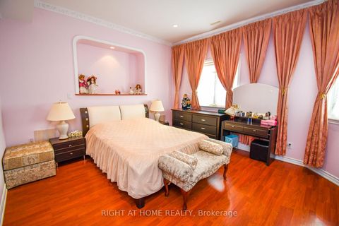 Photo 28 at 11 Thackeray Crescent, Letitia Heights, Barrie