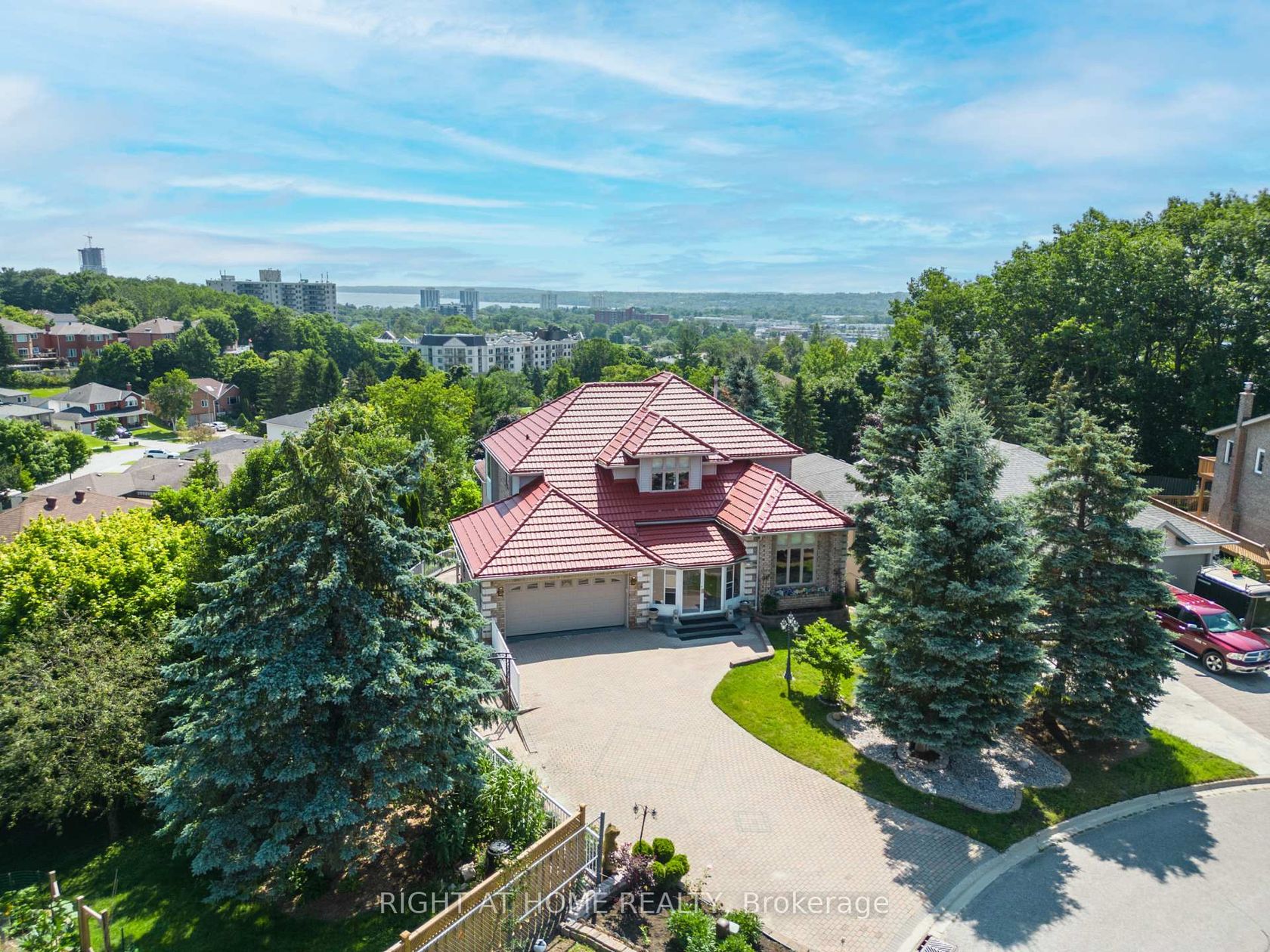 11 Thackeray Crescent, Letitia Heights, Barrie photo 4